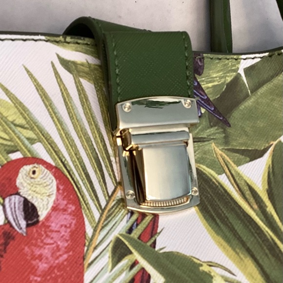 NWOT Tropical textured vinyl handbag with removable crossbody strap. - Picture 12 of 15